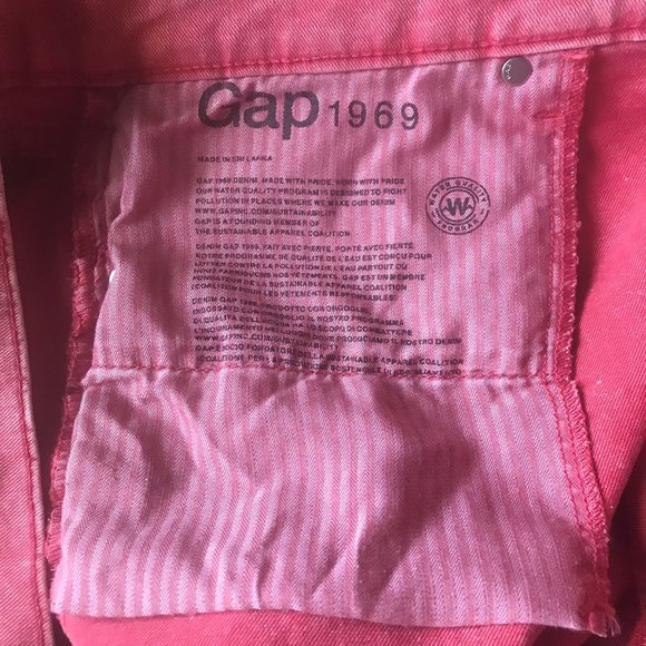 Gap 1969 Womens  Red Denim Shorts Size 42 - Picture 3 of 5